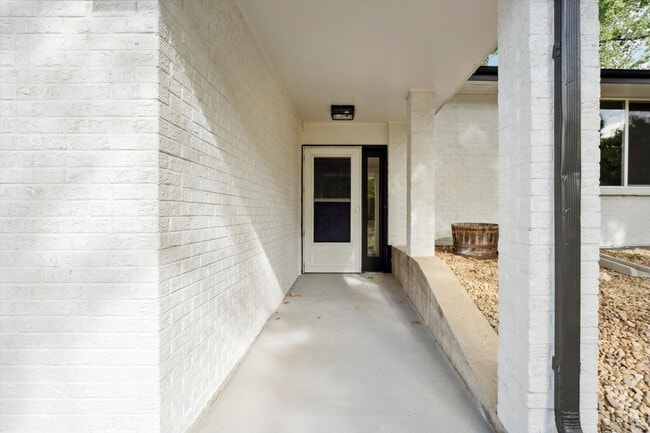 Photo - 7406 S Washington St