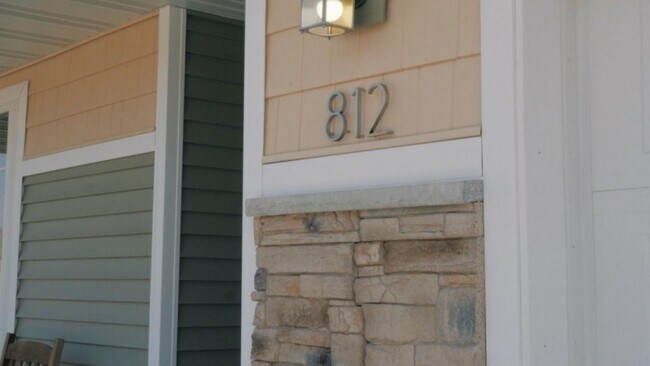 Photo - 812 Parkside Ln