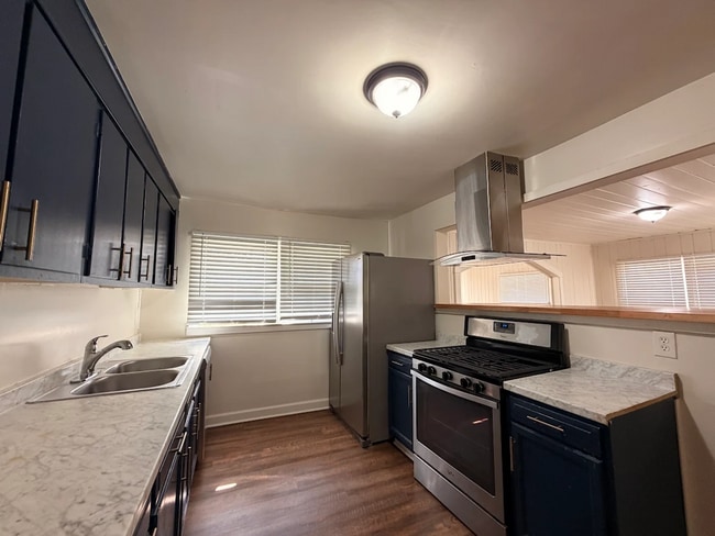 Photo - 3 Bed with extra loft room upstairs and 2 Bath in Atlanta!