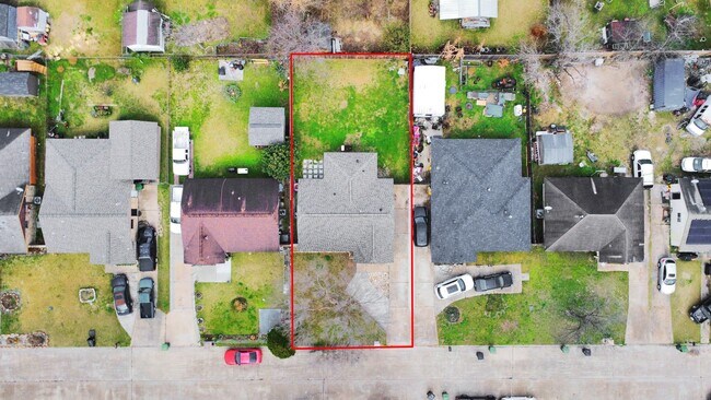 Photo - 834 Ellington St