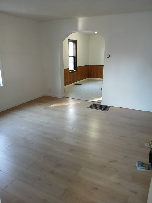 Living room - 1112 W 14th St