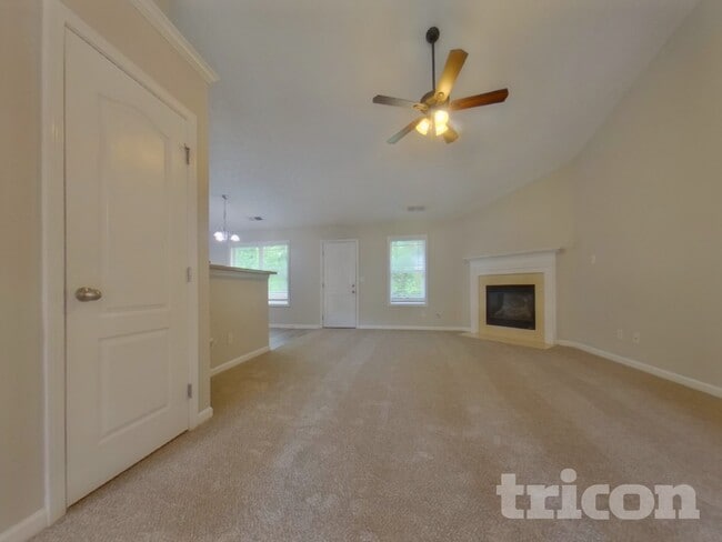 Photo - 611 Hemlock Ct