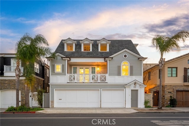1215 E Balboa Blvd
