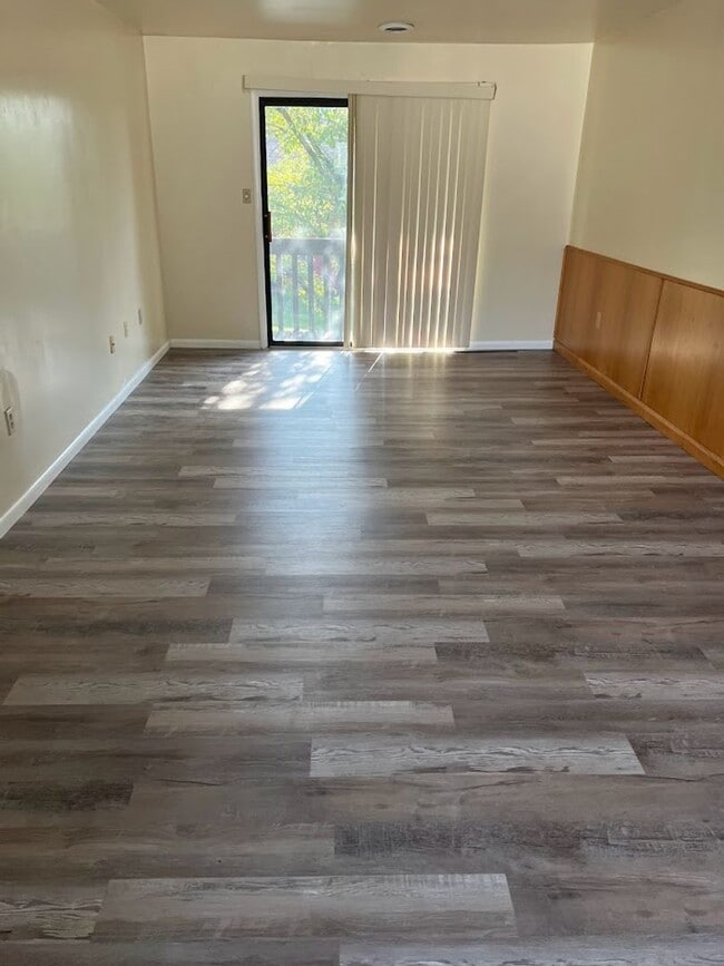 Photo - Newly updated 2nd floor Laurel Springs condo, Exeter Township