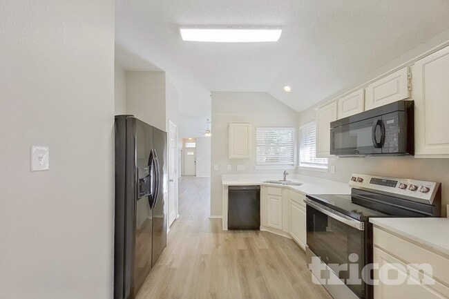 Photo - 805 Clover Hill Ln