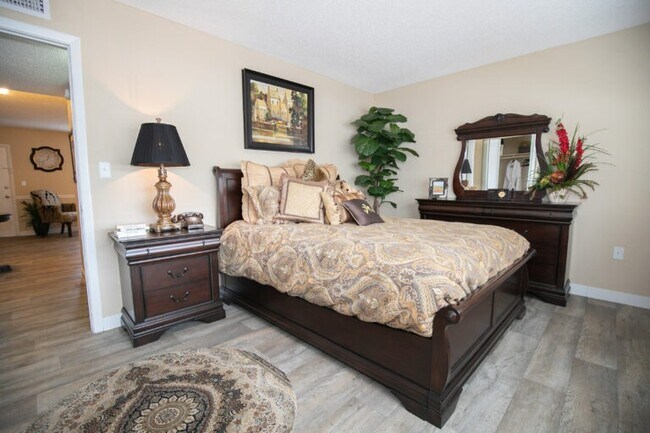 Photo - 2035 Philippe Pkwy Unidad 1