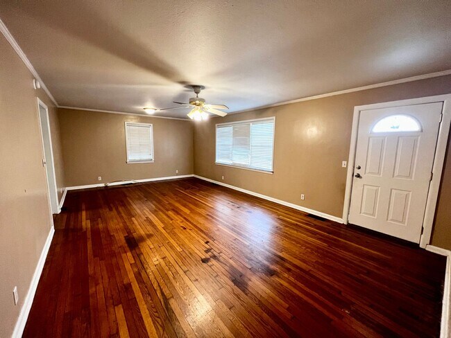 Photo - 107 Woodland Cir