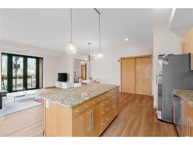 Building Photo - 9 W Franklin Ave Unit 201 Rental