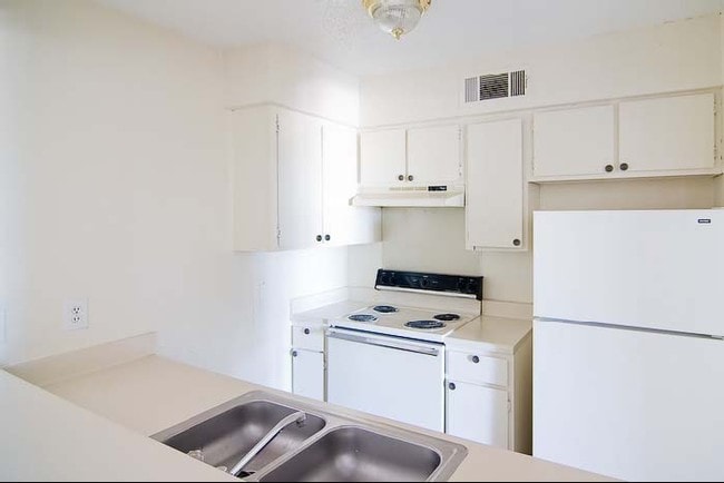 Photo - Spanish Village Apartments