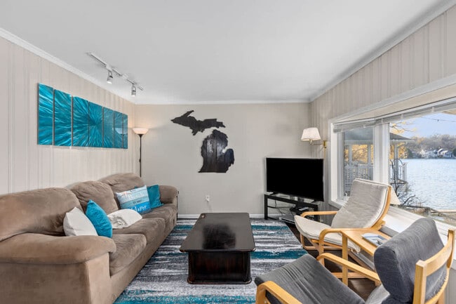 Photo - 8685 Je-NE-Be Dr NE Unidad ID1364137P