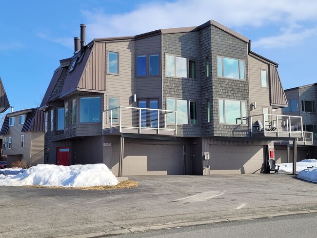 Building Photo - 1835 W 15th Ave