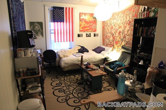 Photo - 272 Newbury St Unidad 12