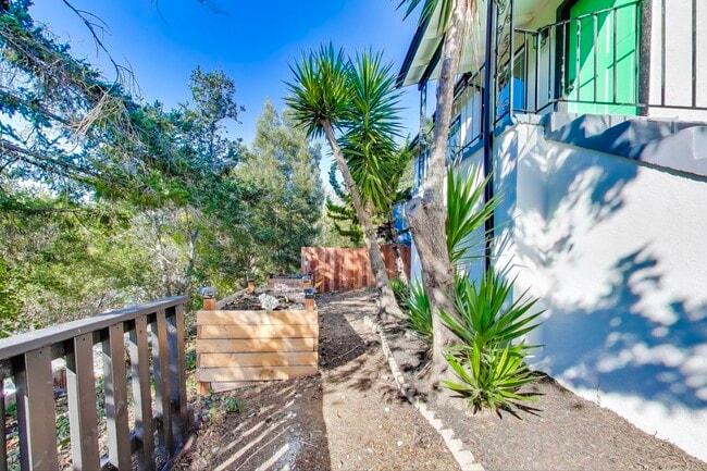 Photo - 4760 Tompkins Ave