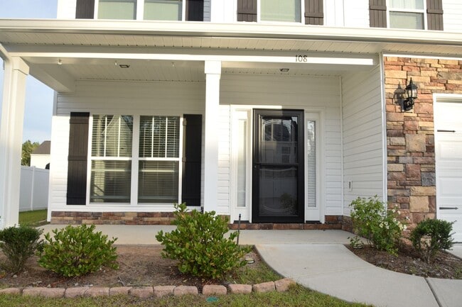 Photo - Spacious 4 bed, 2.5 bath Home with Neighborhood Amenities!