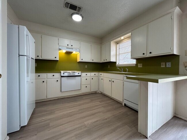 Photo - 4303 52nd St