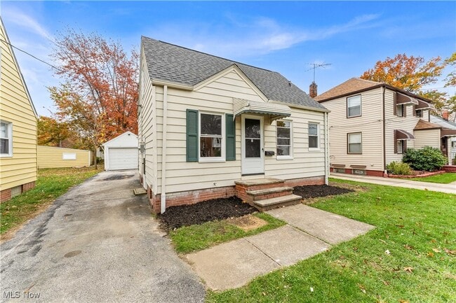 Photo - 441 E 250th St