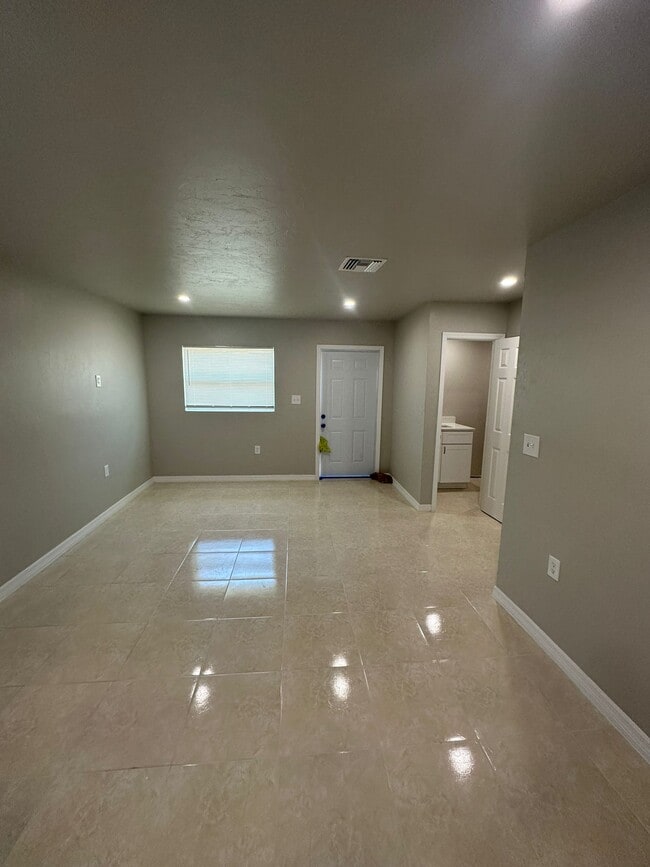 Photo - 11430-32 Kimble Dr - Quad