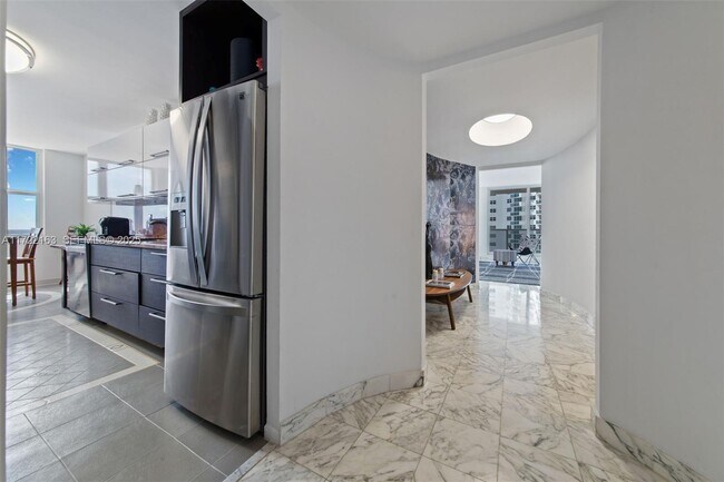 Photo - 2751 S Ocean Dr Unidad 505N