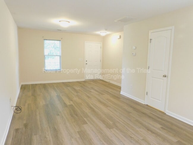 Photo - 1475 Worchester St