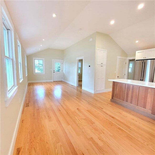 Photo - 33 Sakonnet Dr