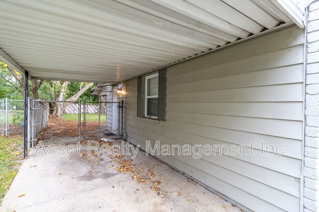 Photo - 2212 Harvey St