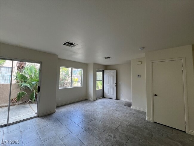 Photo - 5586 Lago Ct