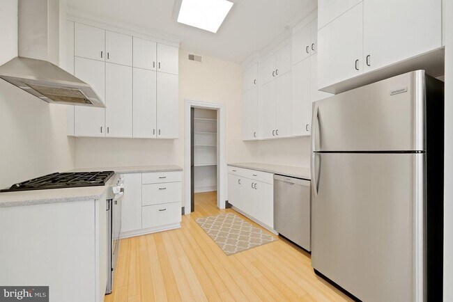 Photo - 415 William St