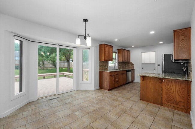 Photo - 835 E Powell St