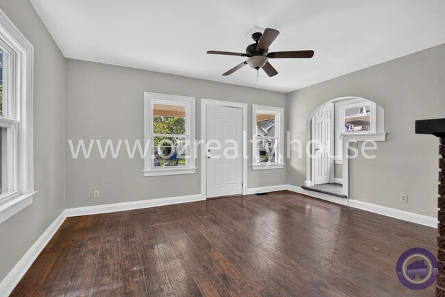 Photo - 2034 Berkshire Pl