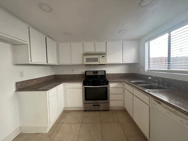 Photo - 2213 Huntington St Unit 2