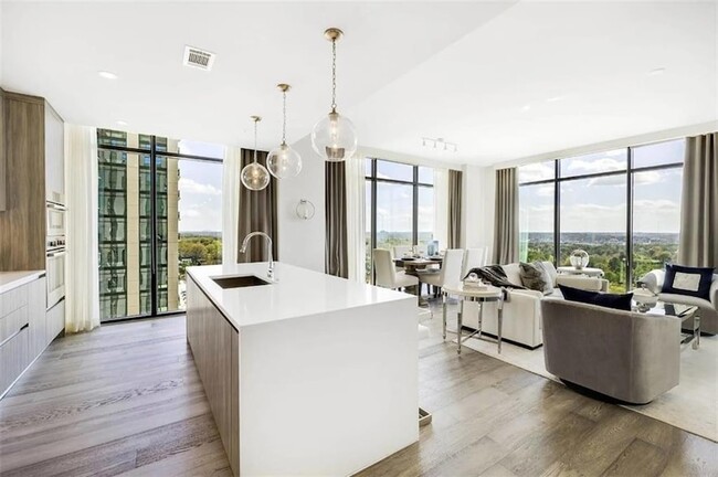 Building Photo - 2965 Peachtree Rd Rental