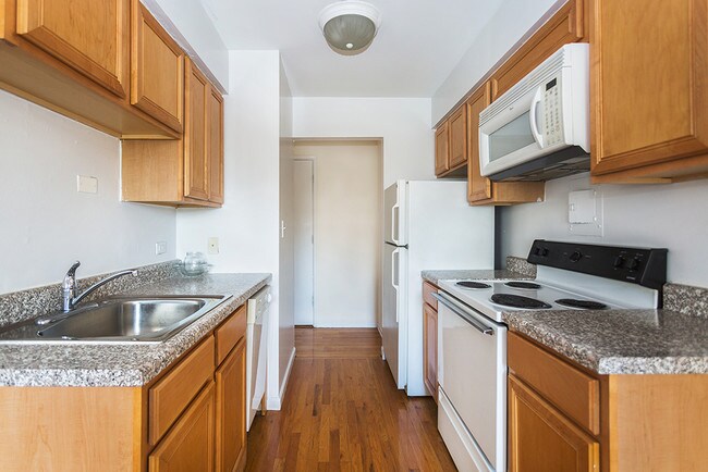 Sheridan Glen - 6040 N Sheridan Rd