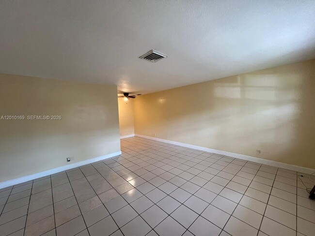 Photo - 5411 NW 22nd St Unidad 5411