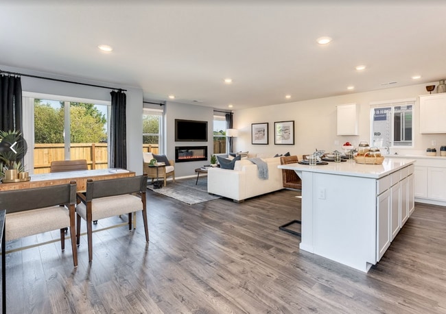 Building Photo - Day Break Dream Home