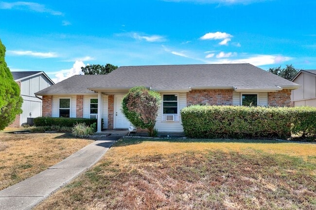 108 E Kingsbridge Dr