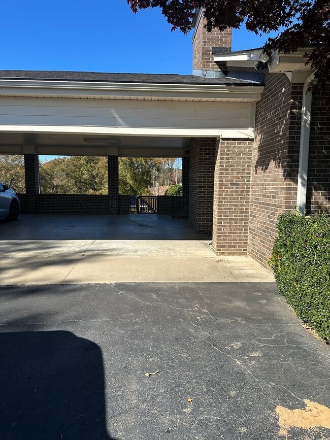 Photo - HOME AVALIABLE FOR RENT ON 2 ACRES!