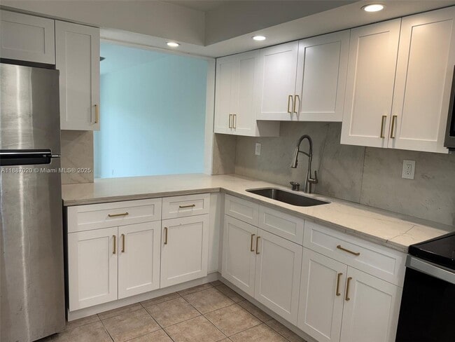 Photo - 5100 SW 90th Ave Unidad 203 Rental