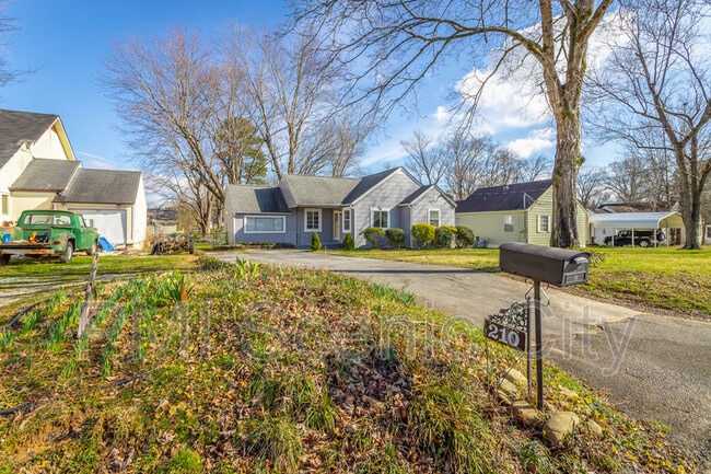 Photo - 210 Chickamauga Rd