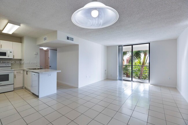 Building Photo - 171 NW 97th Ave Unit 517