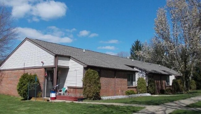 Building Photo - 366 S Railroad St Rental