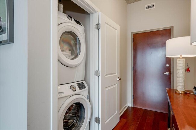 Photo - 360 Nueces St Unidad 1517