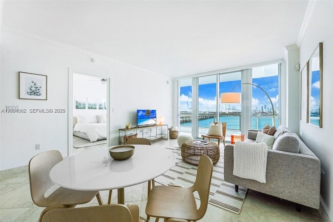 Building Photo - 540 West Ave Unit 812