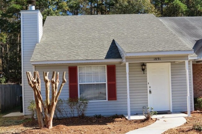 Building Photo - 2BR/2BA Townhome