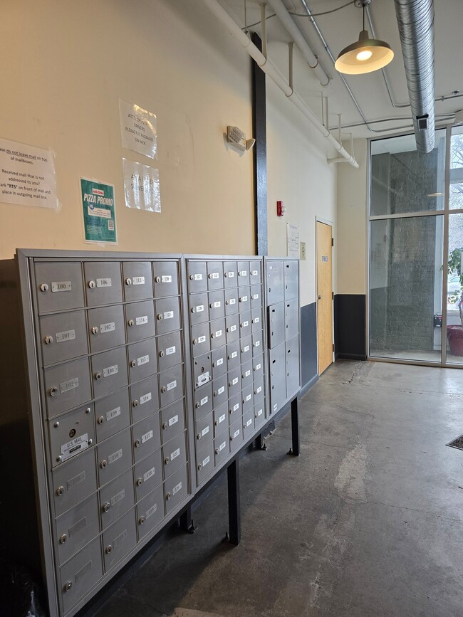 Photo - 1011 W Marshall St Unit 212