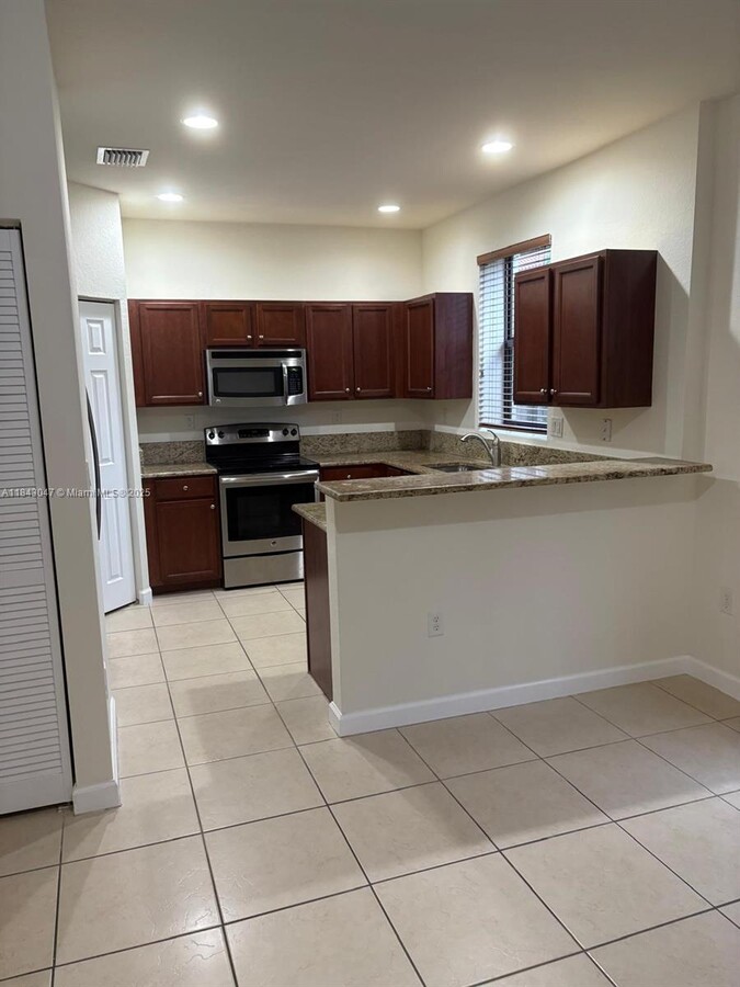 Photo - 17370 SW 153rd Ave Townhome