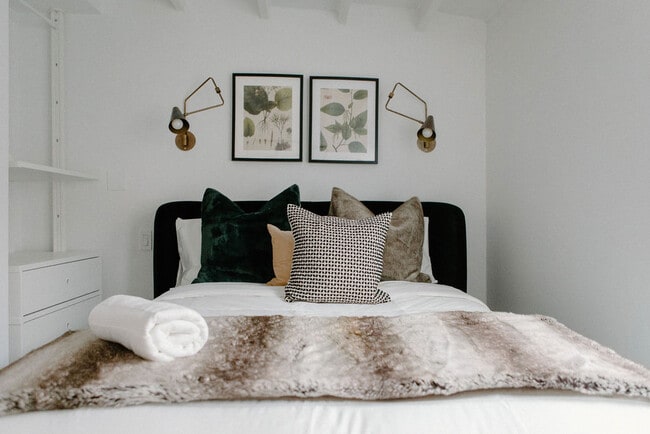 Photo - 2124 N Sedgwick St Unit Coach House