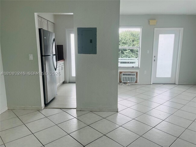 Photo - 7725 Carlyle Ave Unit 7