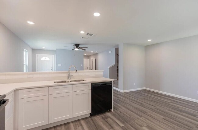 Photo - 311 Bundy St Unit 1