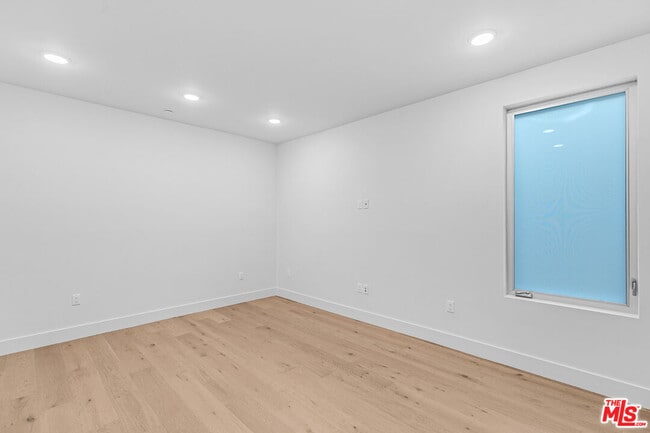 Photo - 2000 Beachwood Dr Unit 4