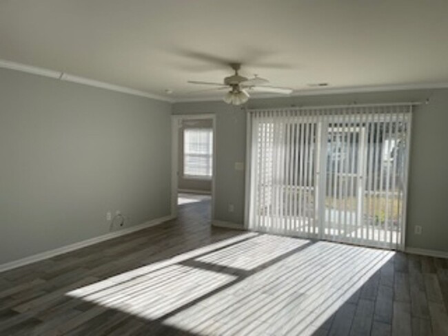 Nice 3 bedroom/2 bath unfurnished first fl... - Nice 3 bedroom/2 bath unfurnished first fl... Condo Unit 2